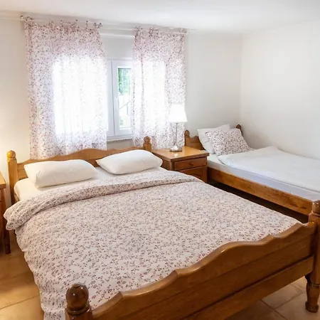 Lolic Apartman Pirovac