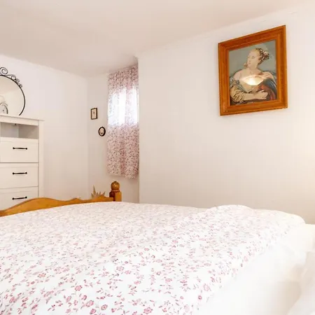 Lolic Apartman Pirovac